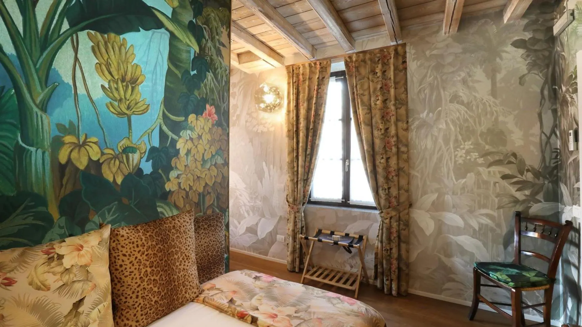 Suites&Atelier Lake Como 0*,  Italy